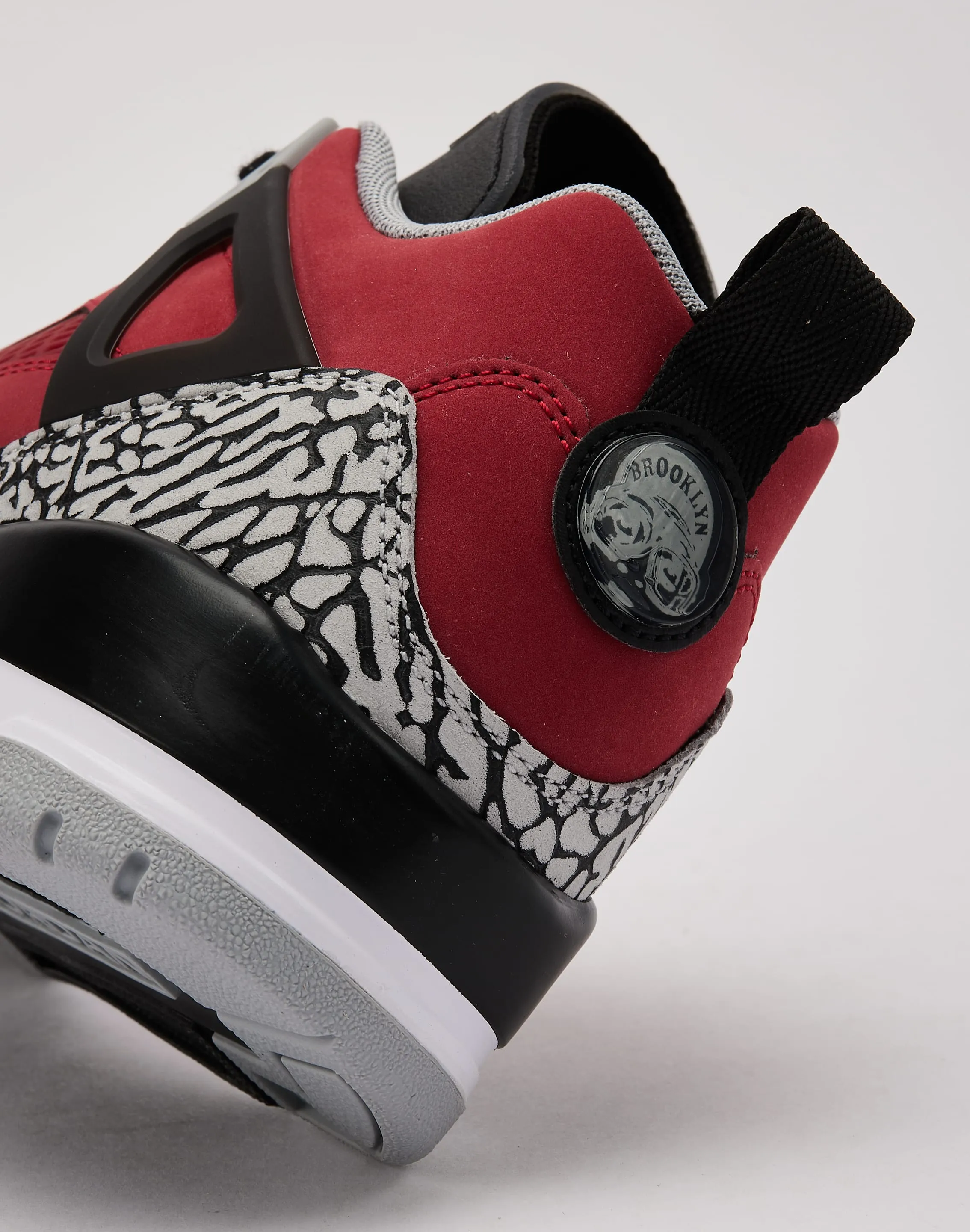 Jordan Spizike Low